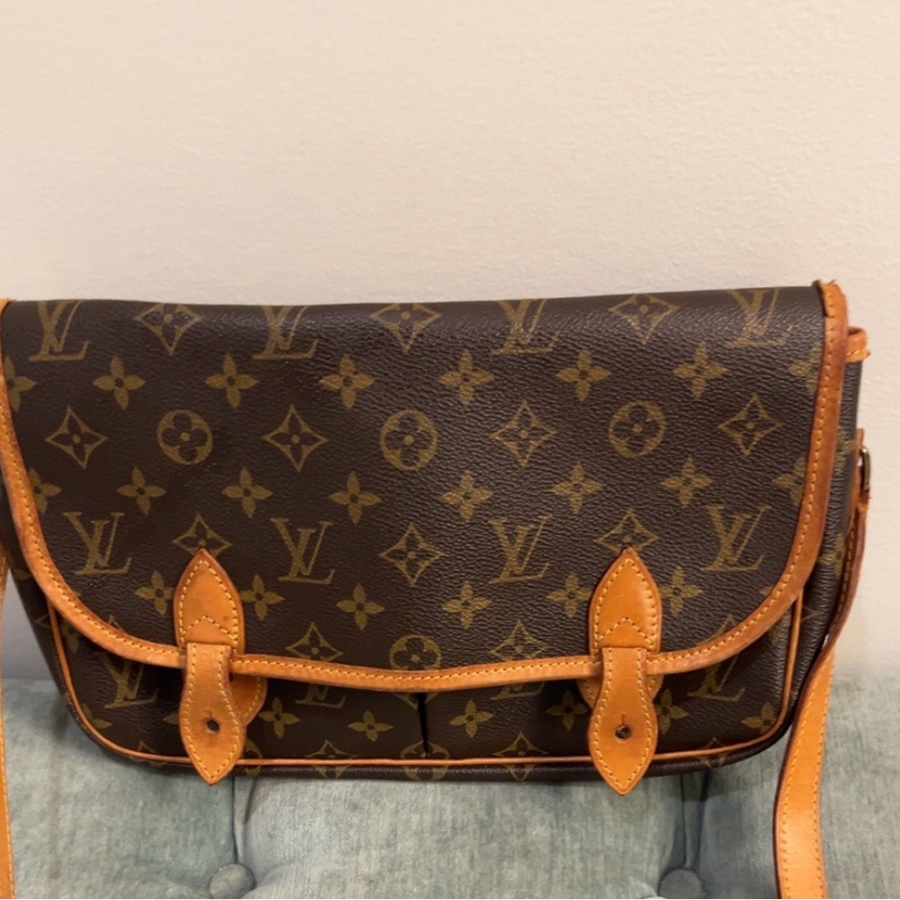 🛑SOLD🛑 Louis Vuitton Brown Monogram Crossbody Bag